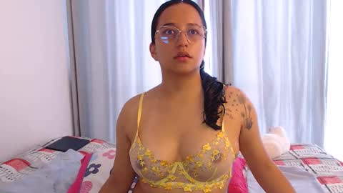 Laura online show from April 2026 07:22:01 PM