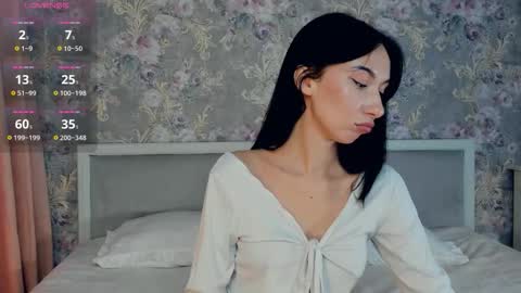 Snapshot of lauuraray chatting on September 2025 01:24:02 PM Laura online show from September 2025 01:24:02 PM