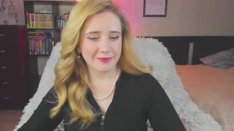 Snapshot of lavender_tender chatting on September 2025 07:24:02 PM Lav online show from September 2025 07:24:02 PM