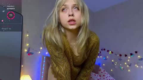 Snapshot of lavenderlav chatting on February 2025 02:52:01 PM Melissa online show from February 2025 02:52:01 PM