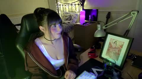 Snapshot of lavenderrzz19 chatting on November 2025 01:48:02 PM Lavenderrzz online show from November 2025 01:48:02 PM