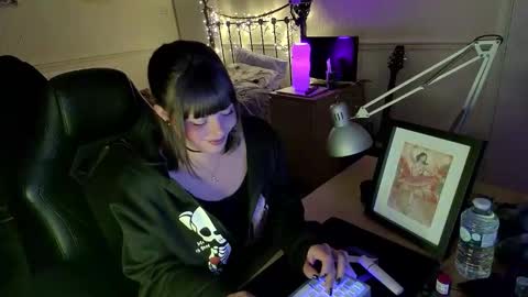 Snapshot of lavenderrzz19 chatting on November 2025 02:17:01 PM Lavenderrzz online show from November 2025 02:17:01 PM