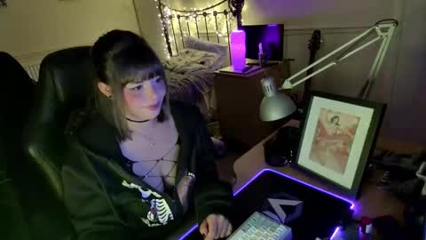 Snapshot of lavenderrzz19 chatting on November 2025 01:13:01 PM Lavenderrzz online show from November 2025 01:13:01 PM