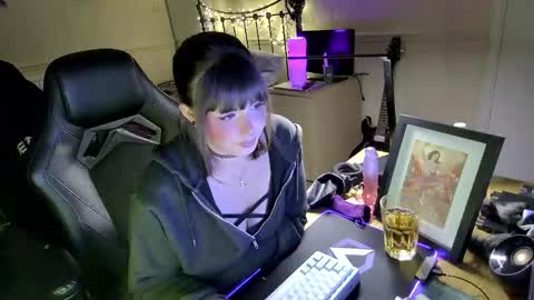 Snapshot of lavenderrzz19 chatting on December 2025 03:50:02 PM Lavenderrzz online show from December 2025 03:50:02 PM