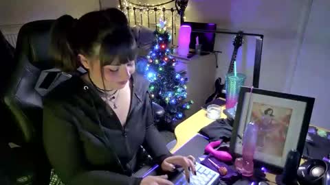 Snapshot of lavenderrzz19 chatting on December 2025 02:24:01 PM Lavenderrzz online show from December 2025 02:24:01 PM