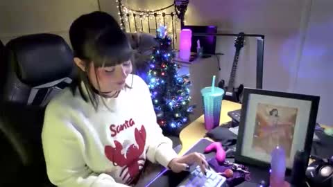 Snapshot of lavenderrzz19 chatting on December 2025 12:56:01 PM Lavenderrzz online show from December 2025 12:56:01 PM