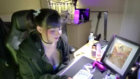 Lavenderrzz online show from January 2026 03:27:01 PM