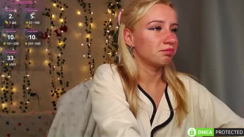 Mia online show from October 2025 09:26:02 PM