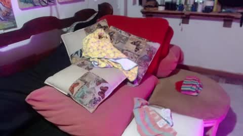 Laye19 online show from December 2024 11:04:01 PM