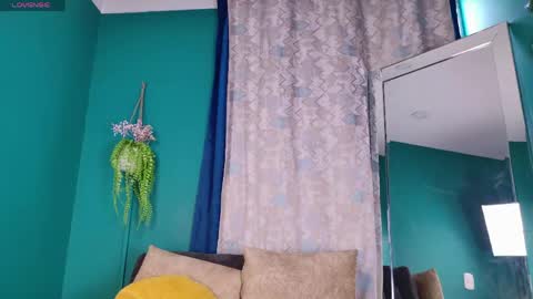 layla_17 online show from May 2026 04:04:01 PM