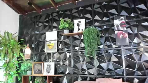 Layla online show from September 2025 12:59:02 AM