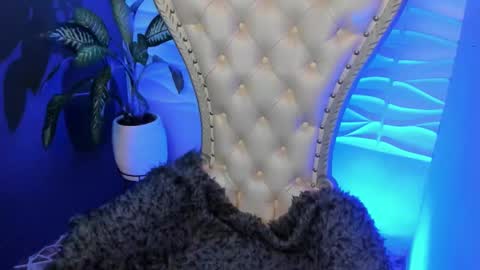 Layla online show from November 2025 01:27:01 AM