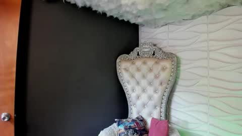 Layla online show from March 2026 08:01:02 PM