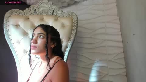Layla online show from April 2026 08:55:01 PM