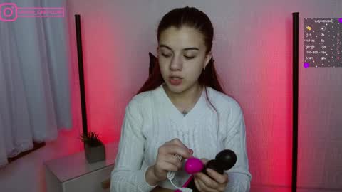 Snapshot of layla_castilloo chatting on December 2024 02:08:02 PM Layla online show from December 2024 02:08:02 PM