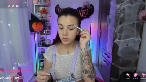 Layla online show from November 2025 02:18:01 PM