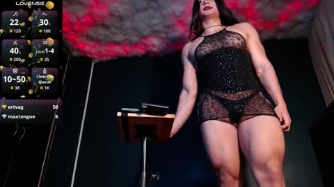 Layla   help me with your thumbs up its important  online show from December 2025 01:25:02 AM