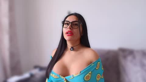 Layla online show from April 2026 04:13:02 PM