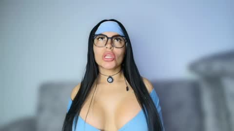 Layla online show from May 2026 04:07:02 AM
