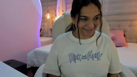 Layla online show from September 2025 05:13:01 PM