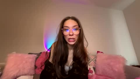 Layla online show from February 2026 06:47:01 PM