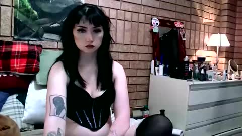 Snapshot of laylakills chatting on December 2025 05:25:02 AM Layla Kills online show from December 2025 05:25:02 AM