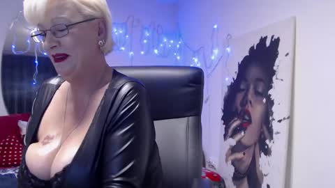 Layla online show from December 2024 05:58:01 PM