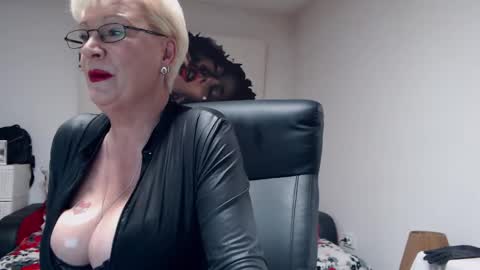 Layla online show from January 2025 12:59:01 AM