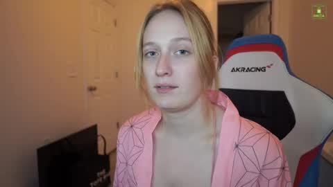 Snapshot of laylas_universe chatting on November 2025 05:08:02 AM Layla Universe online show from November 2025 05:08:02 AM