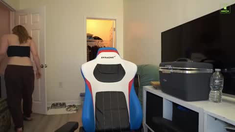 Snapshot of laylas_universe chatting on November 2025 05:32:02 AM Layla Universe online show from November 2025 05:32:02 AM