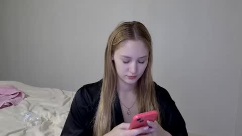 Laylla001 online show from December 2024 02:37:01 PM