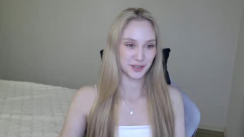 Laylla001 online show from October 2025 06:00:02 AM