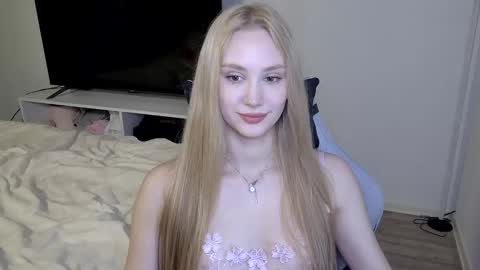 Laylla001 online show from March 2026 07:25:02 AM