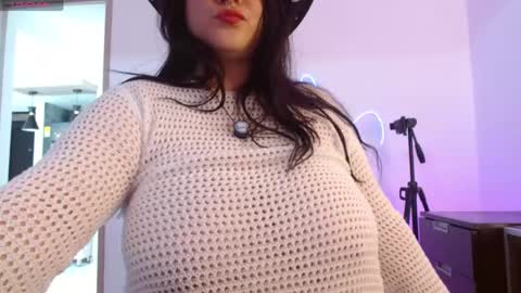 Vannessa  online show from April 2026 05:21:01 PM