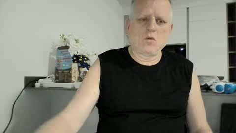 lazypete1231 online show from April 2026 11:08:02 AM