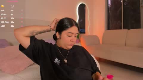 Snapshot of leah_bensoon chatting on October 2025 02:50:02 PM Leah online show from October 2025 02:50:02 PM