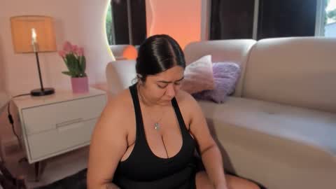 Snapshot of leah_bensoon chatting on November 2025 01:45:01 PM Leah online show from November 2025 01:45:01 PM