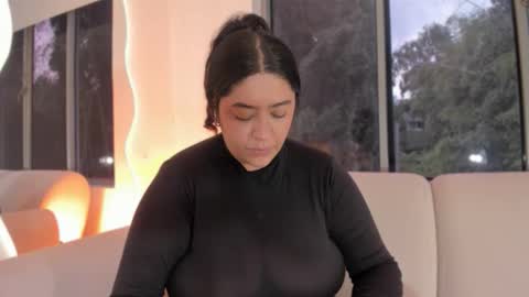 Snapshot of leah_bensoon chatting on November 2025 04:05:01 PM Leah online show from November 2025 04:05:01 PM