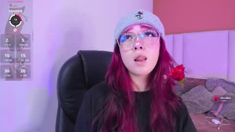 Snapshot of leah_cherry chatting on April 2026 09:42:01 PM Leah online show from April 2026 09:42:01 PM