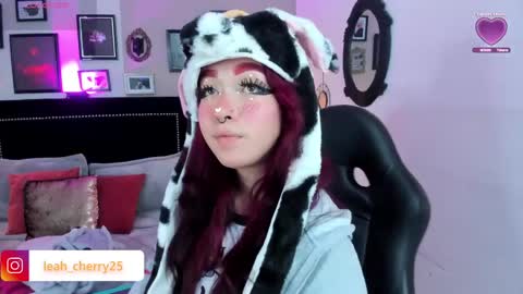 Snapshot of leah_cherry chatting on May 2026 08:59:01 PM Leah online show from May 2026 08:59:01 PM