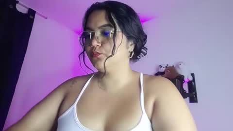 Snapshot of leah_yuah chatting on February 2025 06:07:01 AM AYSHELL online show from February 2025 06:07:01 AM