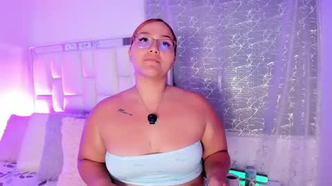 Snapshot of leahbarker chatting on February 2026 02:42:01 AM Leah online show from February 2026 02:42:01 AM