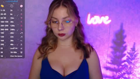 Snapshot of leahbarton chatting on December 2024 11:22:01 AM Leah Barton online show from December 2024 11:22:01 AM