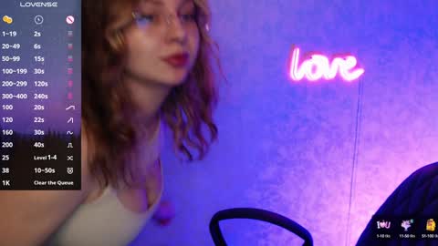 Snapshot of leahbarton chatting on January 2025 02:12:02 PM Leah Barton online show from January 2025 02:12:02 PM