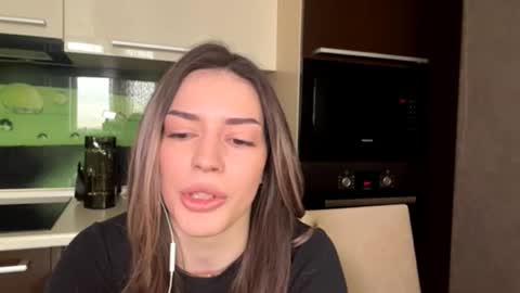 Snapshot of leahjozwiak chatting on March 2026 05:34:02 AM Arina online show from March 2026 05:34:02 AM