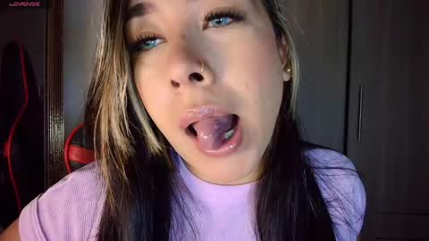 Snapshot of leahtemptation chatting on April 2026 12:09:02 PM leah online show from April 2026 12:09:02 PM