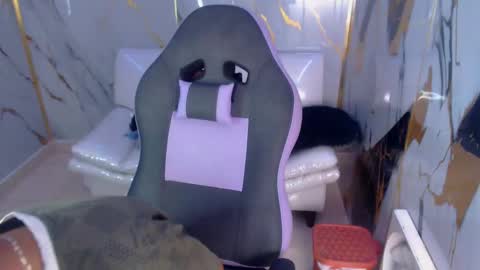 leam_1 online show from November 2025 10:31:01 PM