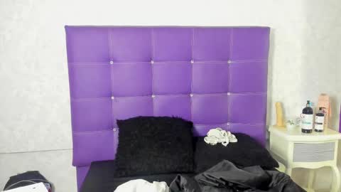 Snapshot of leamoreau__ chatting on October 2025 12:03:02 PM leamoreau__ online show from October 2025 12:03:02 PM