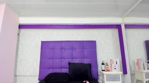 Snapshot of leamoreau__ chatting on October 2025 12:17:01 PM leamoreau__ online show from October 2025 12:17:01 PM