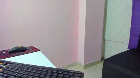 Snapshot of leamoreau__ chatting on November 2025 12:51:01 PM leamoreau__ online show from November 2025 12:51:01 PM